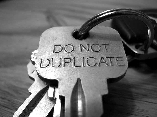 Q: Dacă am un blog de magazin online, și preiau știri din alte părți, mă va afecta din punct de vedere al conținutului duplicat (duplicate content)?