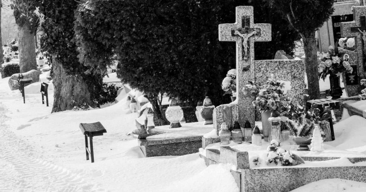 cimitir, cimitire, mormânt, morminte, cruce, cruci, monument funerar, piatră funerară, lespede funerară, cavou, loc de veci, întreținere morminte, curățare morminte, restaurare monumente funerare, flori pentru mormânt, lumânări comemorative, comemorare, pomenire, parastas, memorial, cimitir ortodox, cimitir creștin, simbol creștin, cruce ortodoxă, cruce de piatră, cruce din granit, cruce funerară, cimitir memorial, cemetery, graveyardcemetery, graveyard, grave, tomb, burial site, headstone, gravestone, tombstone, cross, Christian cross, Orthodox cross, funeral monument, memorial stone, mausoleum, burial plot, grave maintenance, grave cleaning, grave restoration, memorial service, remembrance, commemoration, vigil candle, cemetery landscaping, funeral flowers, memorial garden, epitaph, monument restoration, cemetery care, heritage cemetery, memorial monument