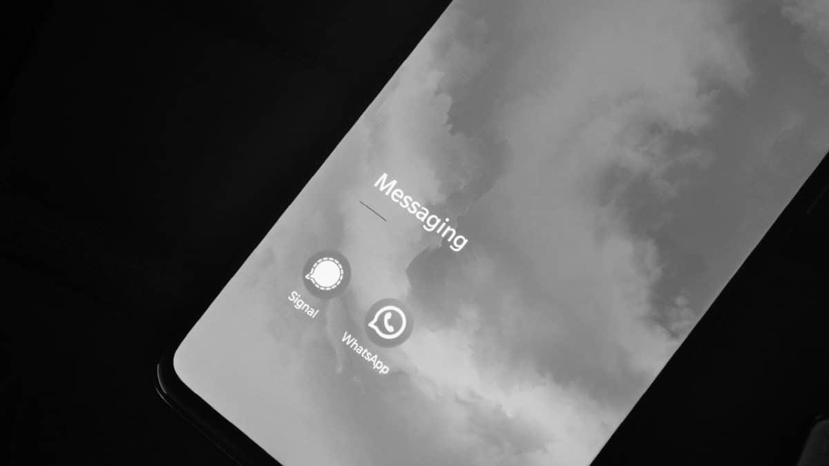 whatsapp mobile phone communication communicate smartphone application mobile app